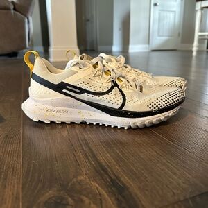 Nike Pegasus Trail- Mens Running Shoes